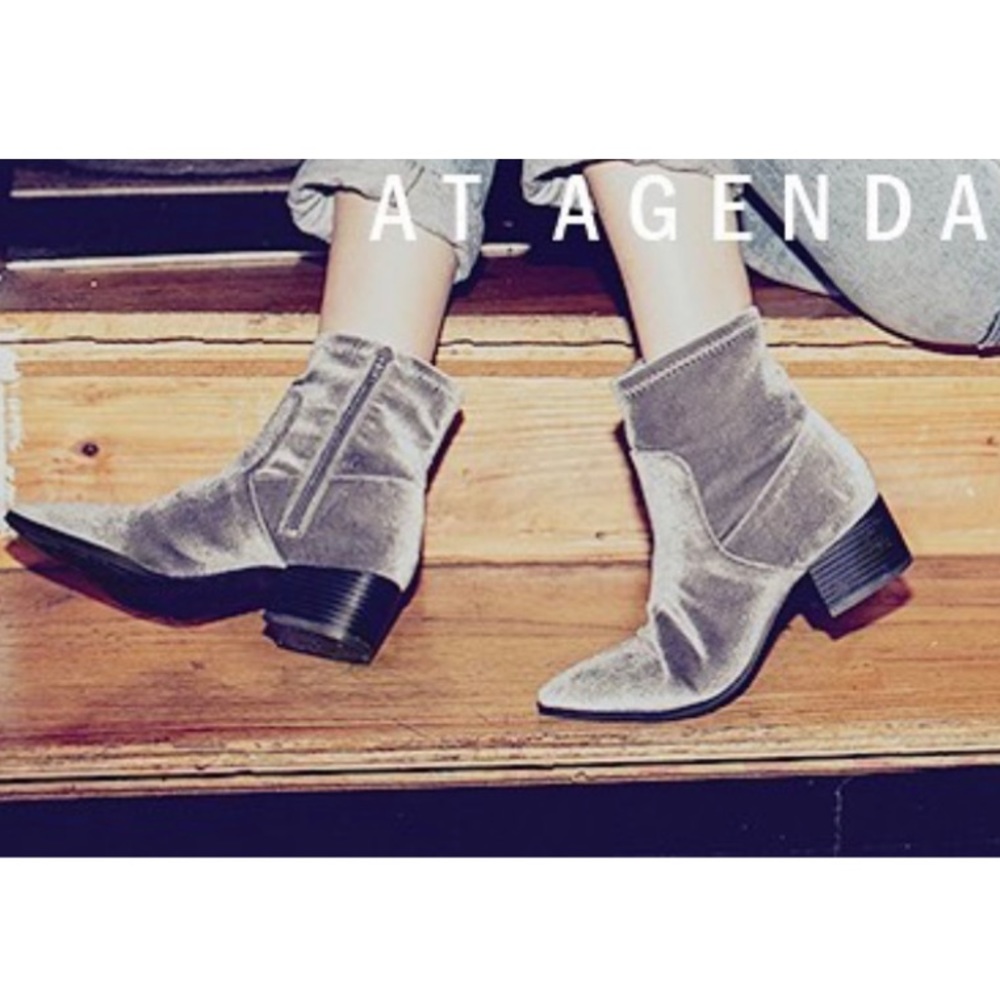 NIB Silver Velvet Metallic Silver Distressed Boot